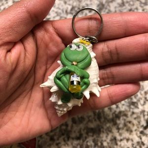 Frog Sippen on Corona Seashell Keychain